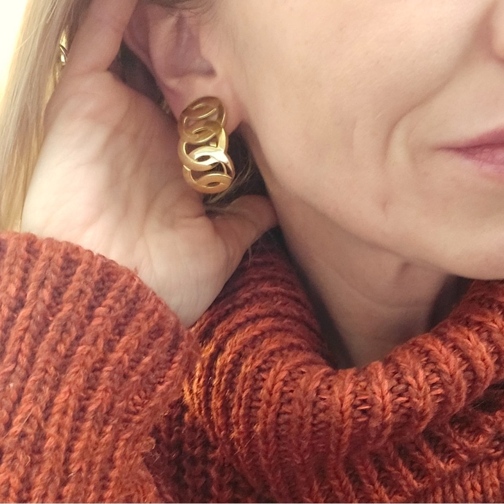 Salvatore Ferragamo Elegant Gold Loop Earrings - Picture 11 of 15